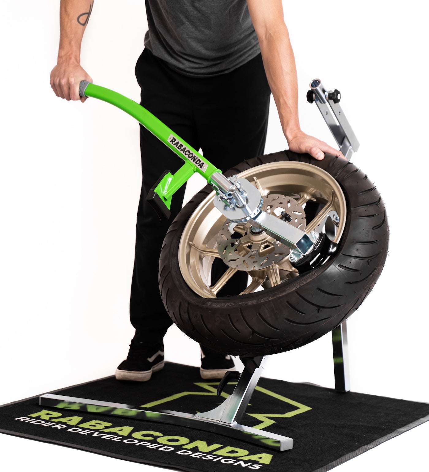 Rabaconda Starter Street Bike Tyre Changer Kit in use